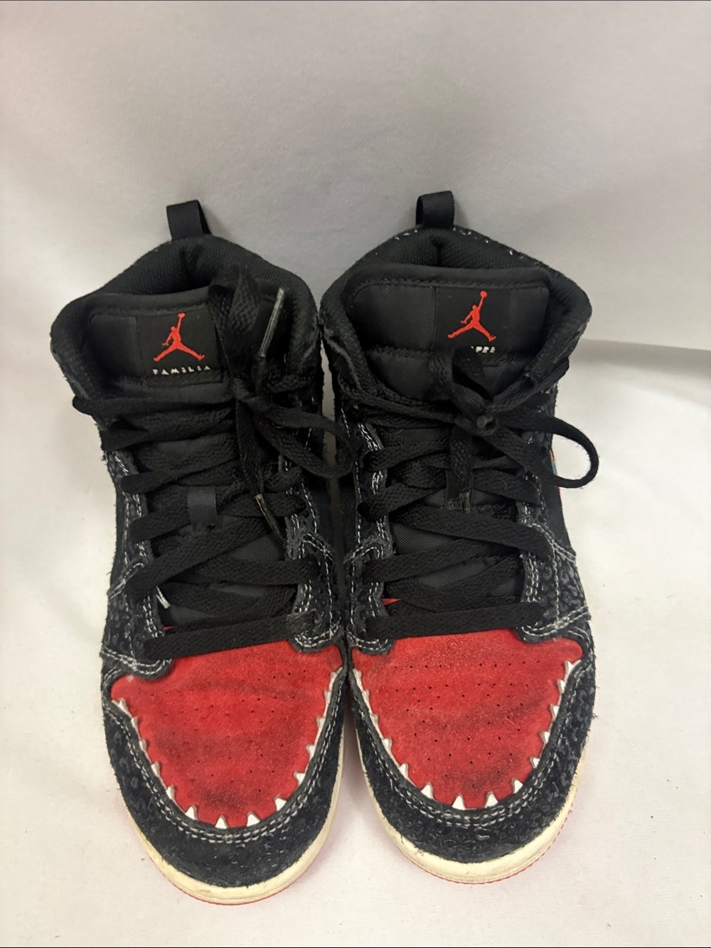 Boys Nike Air Jordans 1 Mid Se Siempre Familia Sneakers